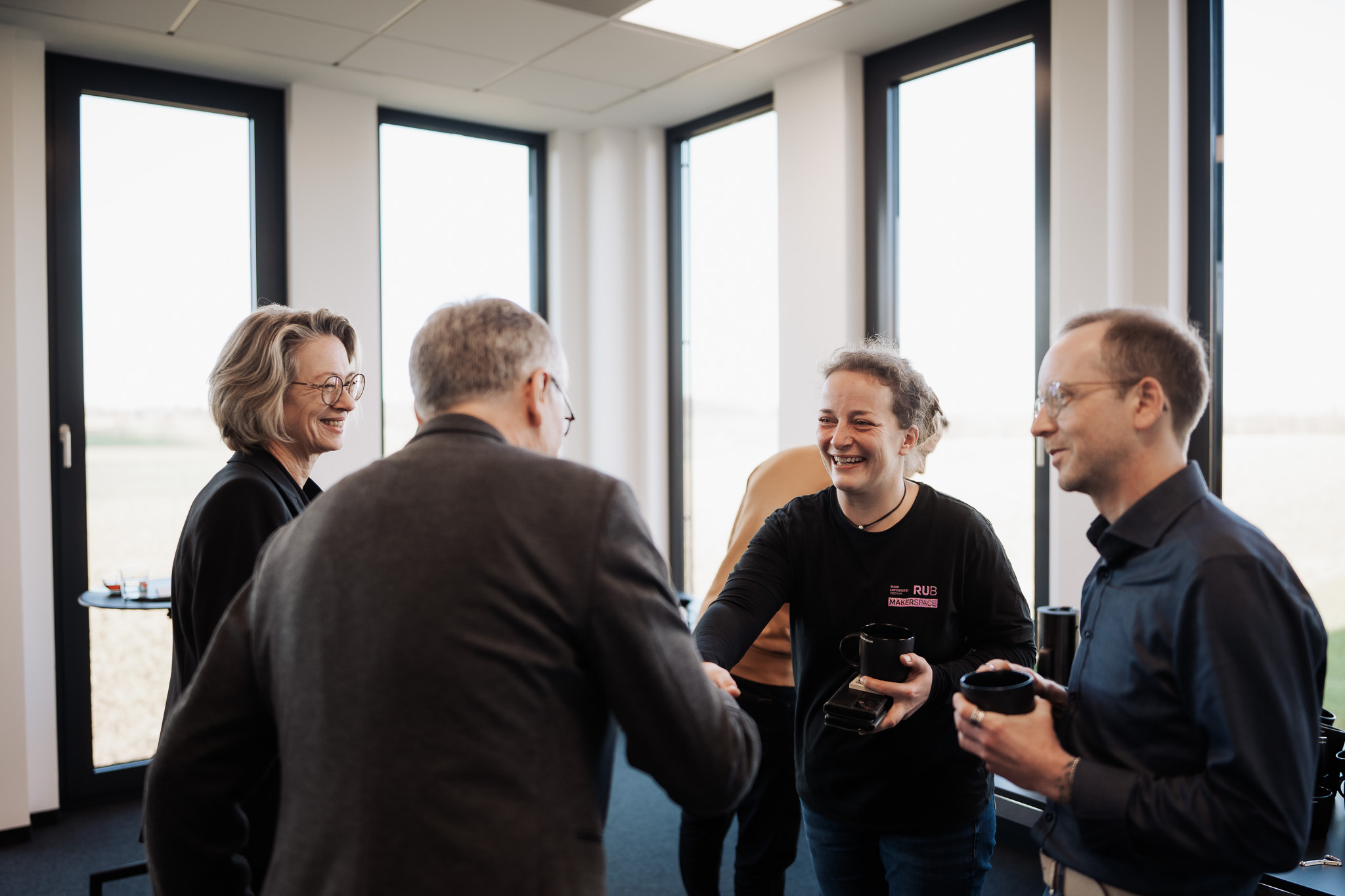 Netzwerken und Kontakte knüpfen beim Unternehmensbesuch